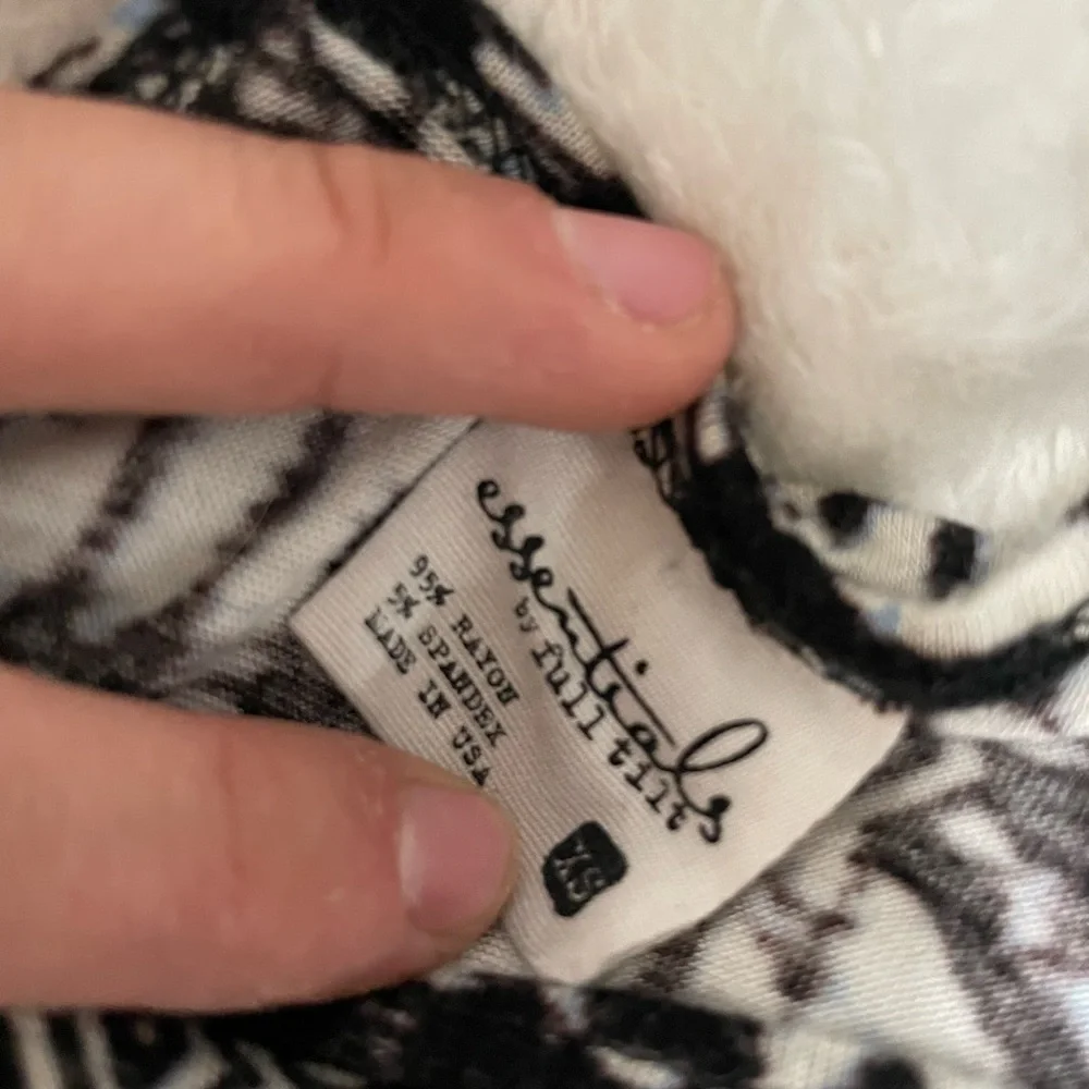 Abstract Racerback Crop Top - Picture 5 of 5